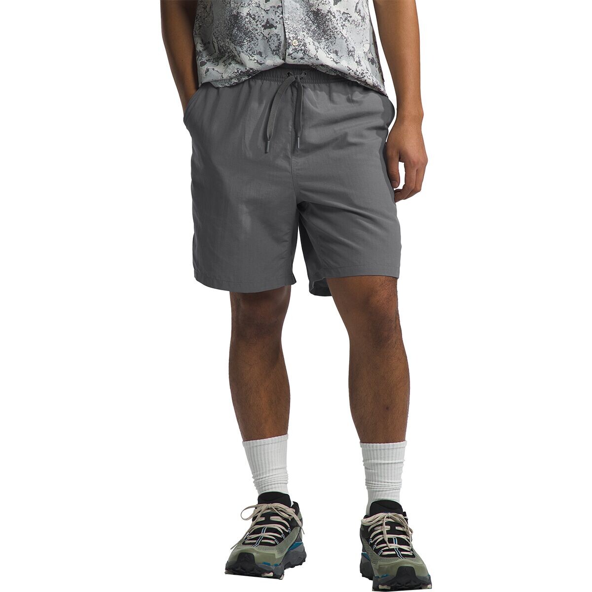 

Шорты The North Face, цвет smoked pearl