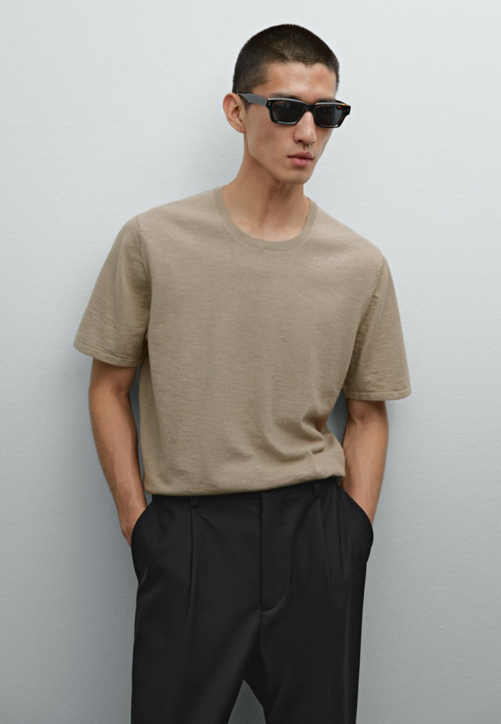 

Базовая футболка Massimo Dutti, песочный