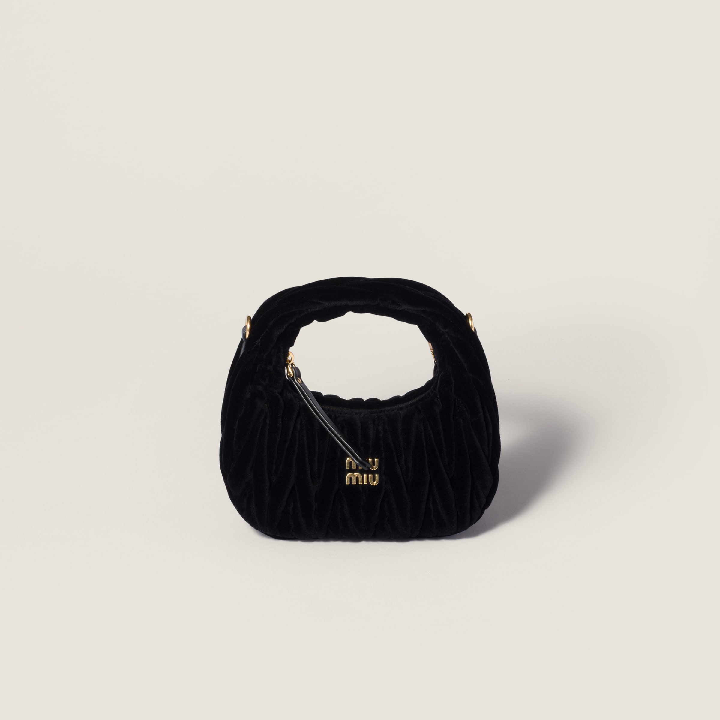 

Мини-сумка wander из мателассé бархата MIU MIU, черный
