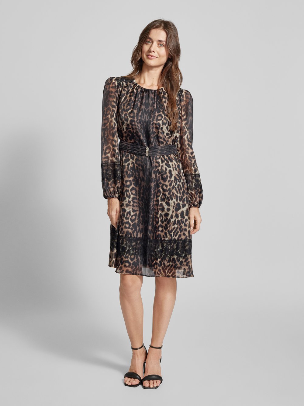 

Платье длиной до колена с кружевной отделкой Marc Cain, черный