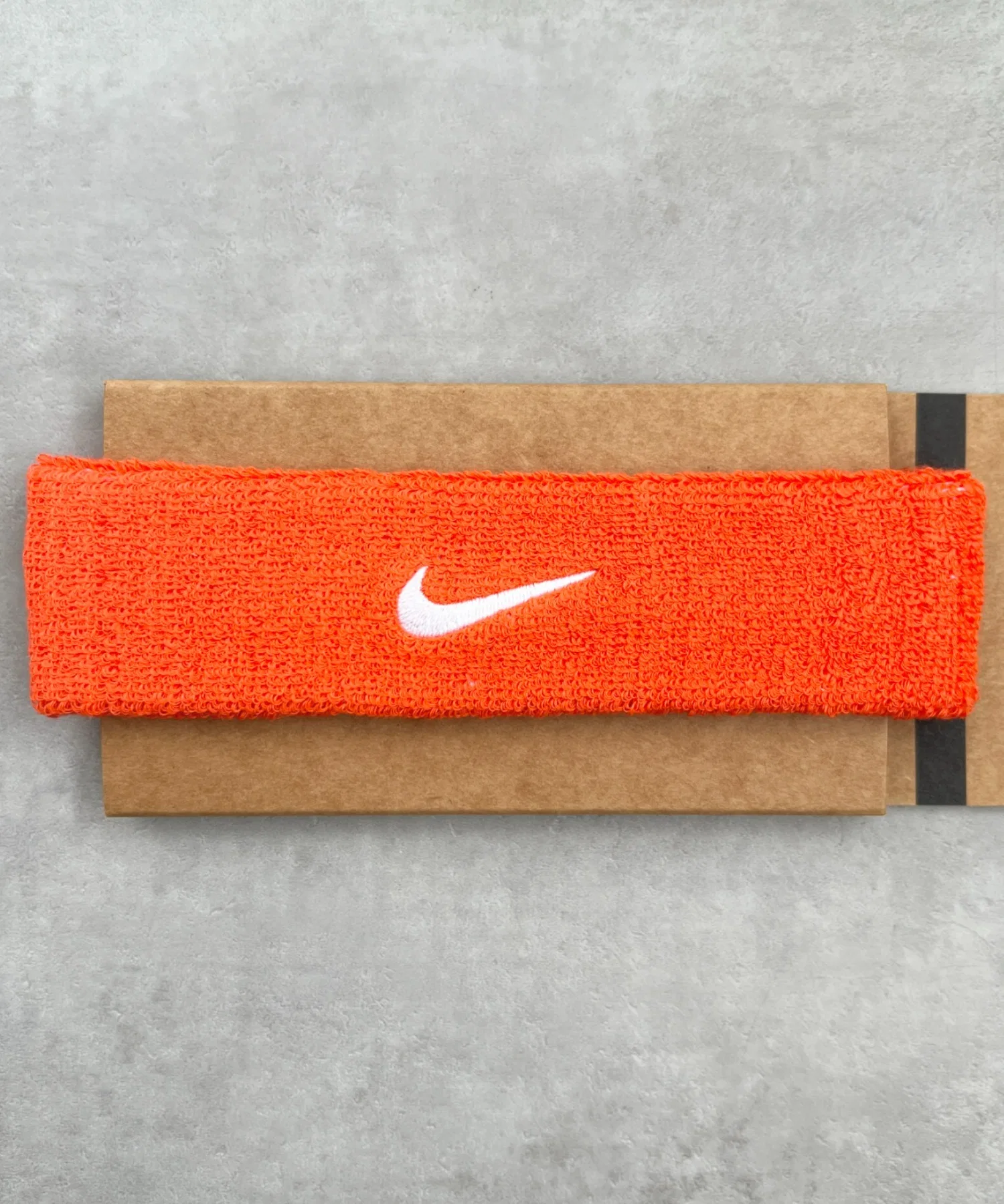 NIKE (Nike) / Повязка на голову с вышитым логотипом Swoosh