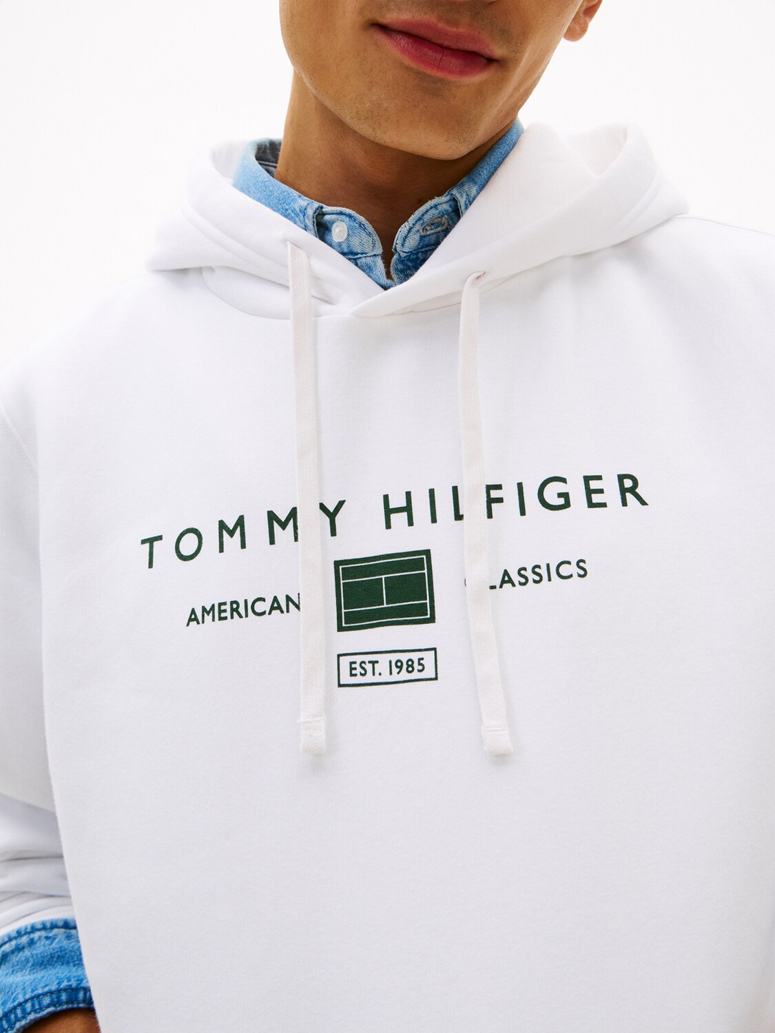 TOMMY HILFIGER Толстовка 'Brand Love' в белом цвете — фото 2