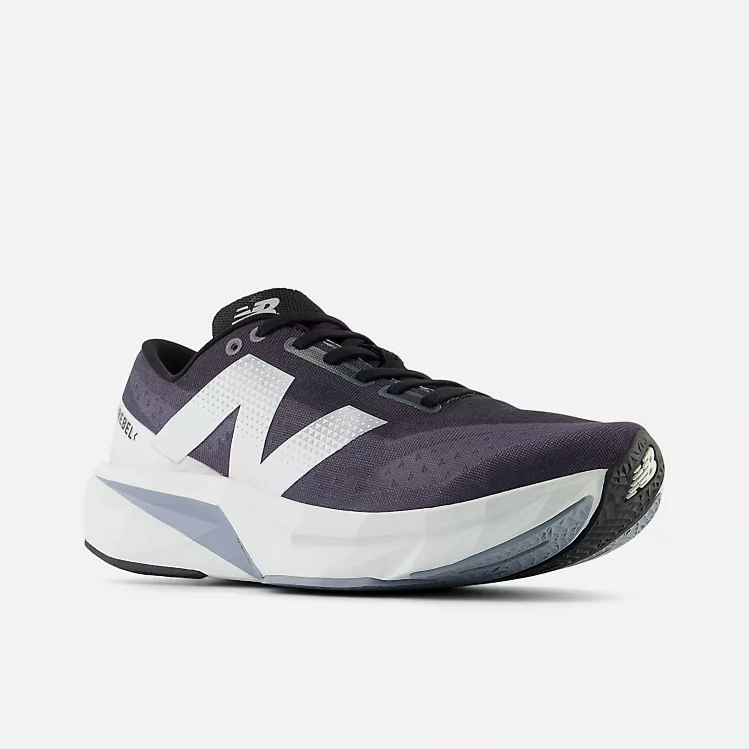 

Мужские кроссовки Fuel Cell Rebel V4 в серо-черном цвете New Balance