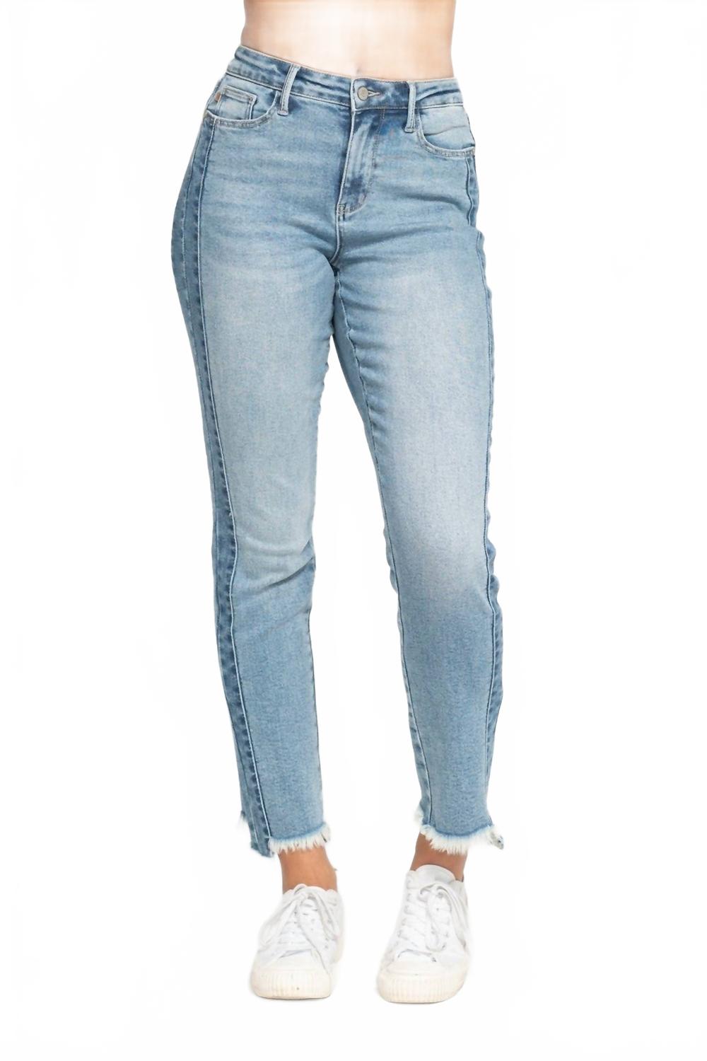 

Джинсы-слим с боковыми вставками и бахромой по низу, винтажная обработка Judy Blue, vintage wash