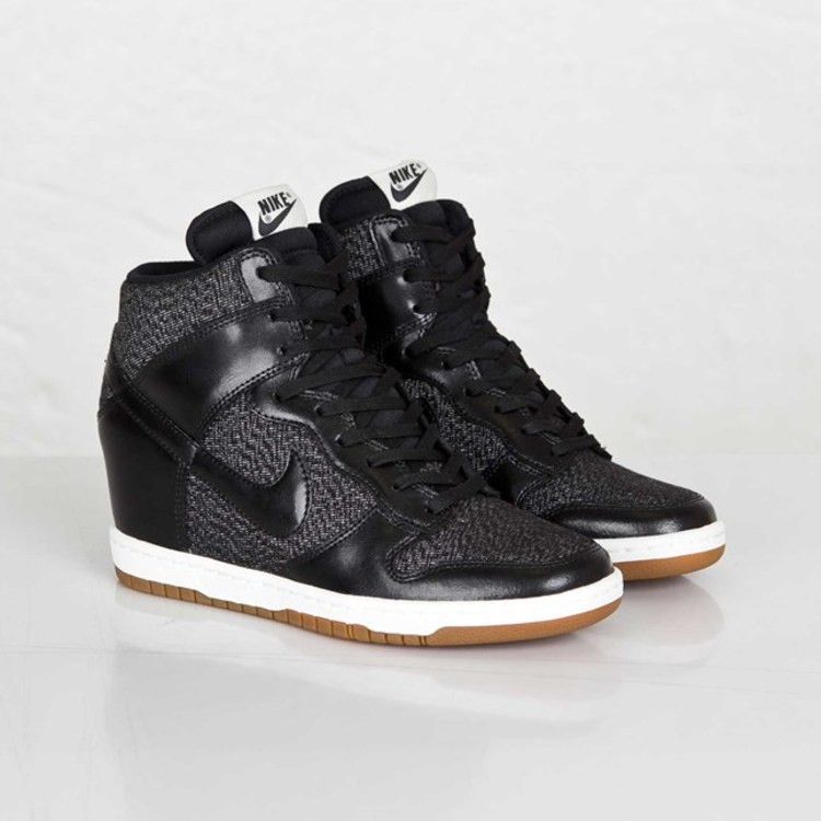 Кроссовки Nike Wmns Dunk Sky Hi Essential