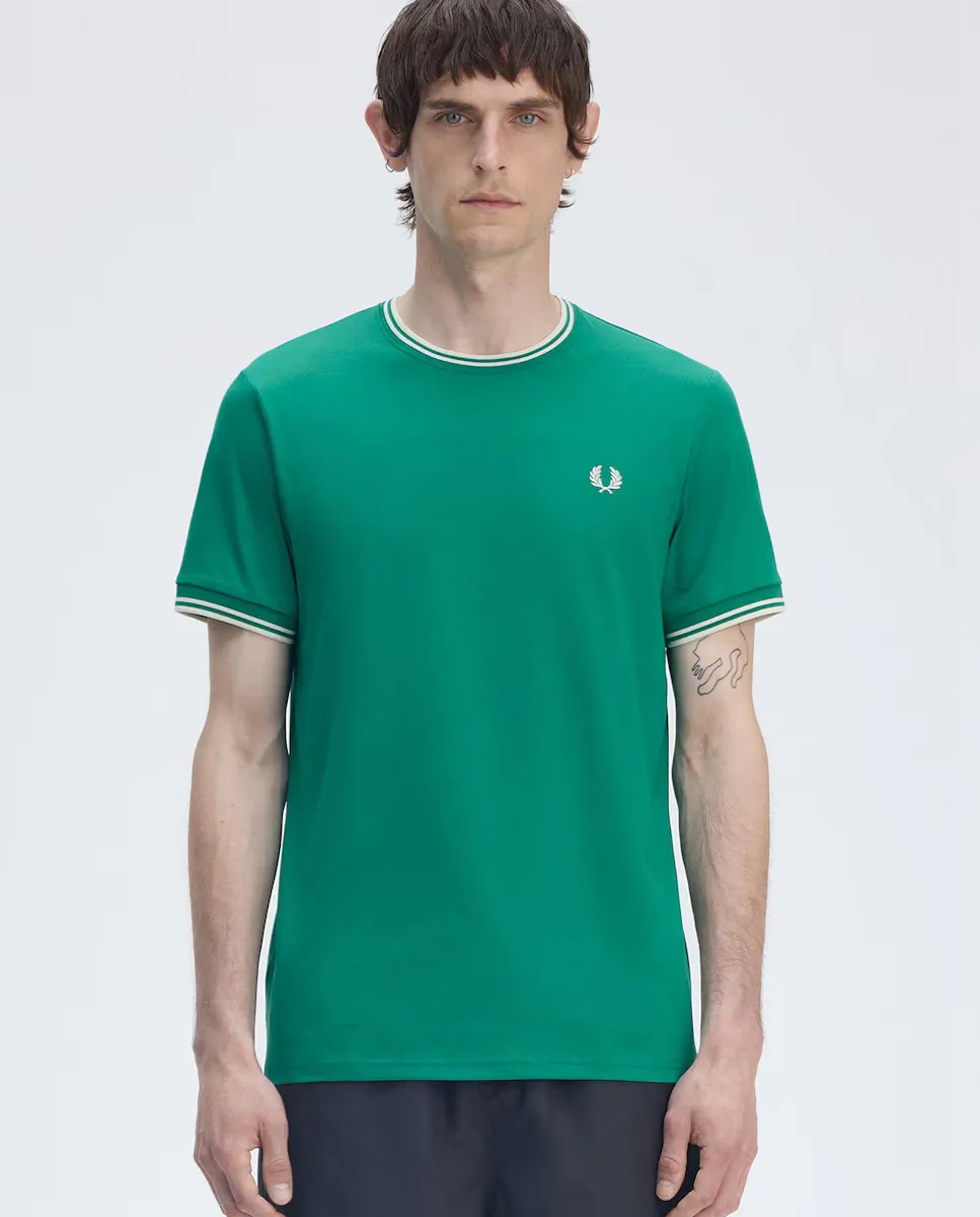

Мужская футболка с коротким рукавом и отделкой в две полоски Fred Perry, зеленый