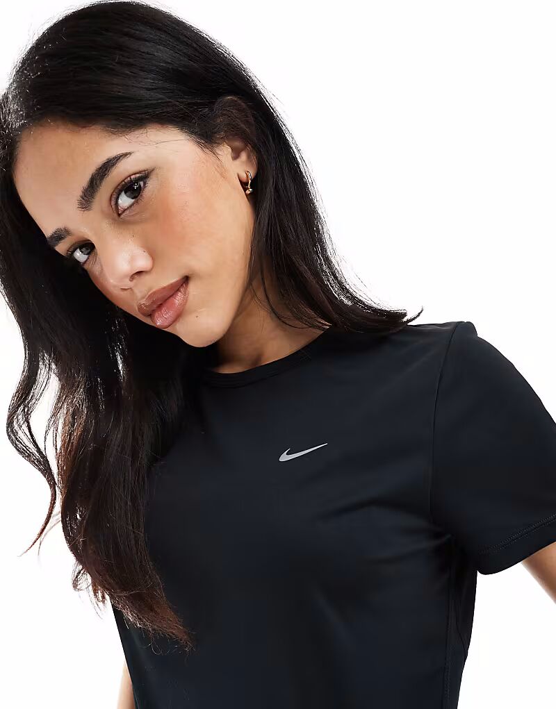 Футболка Nike Running Tempo Dri-Fit черного цвета — фото 3