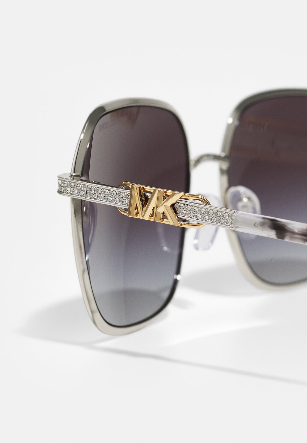 

Солнцезащитные очки Cadiz Michael Kors, блестящие серебристые/темно-синие