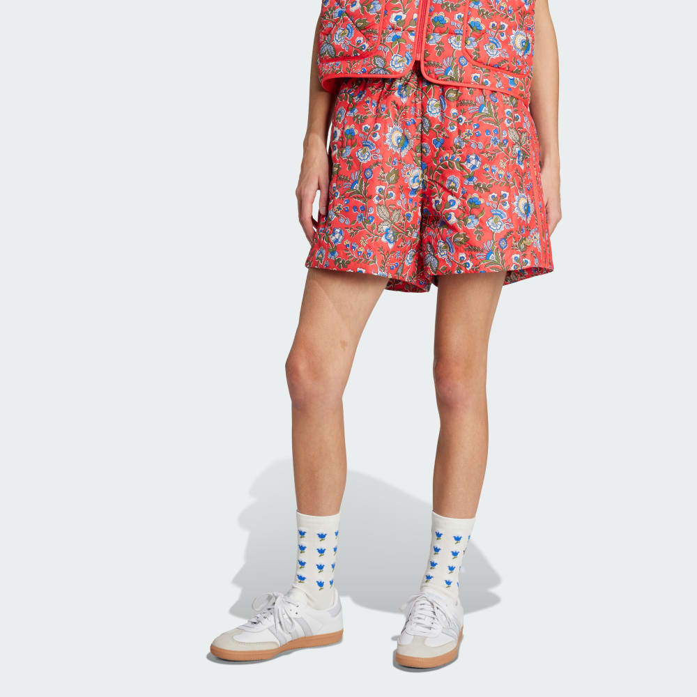 

Шорты Adidas Originals x Liberty London Quilted Shorts, цвет Semi Lucid Red/Multicolor