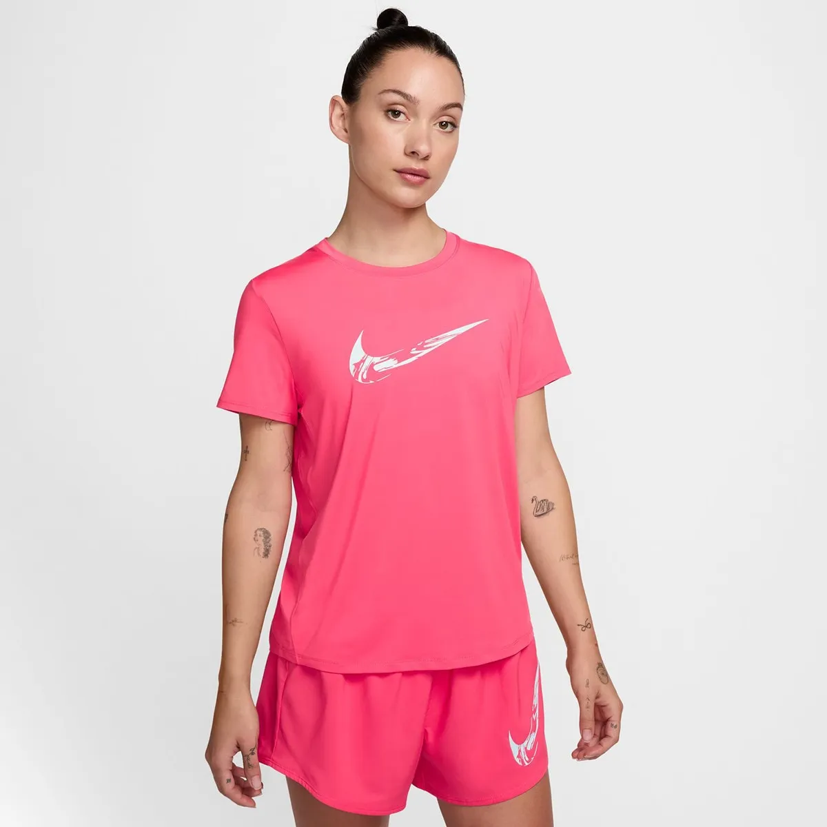 

Женская футболка Nike One Swoosh, цвет Rosa