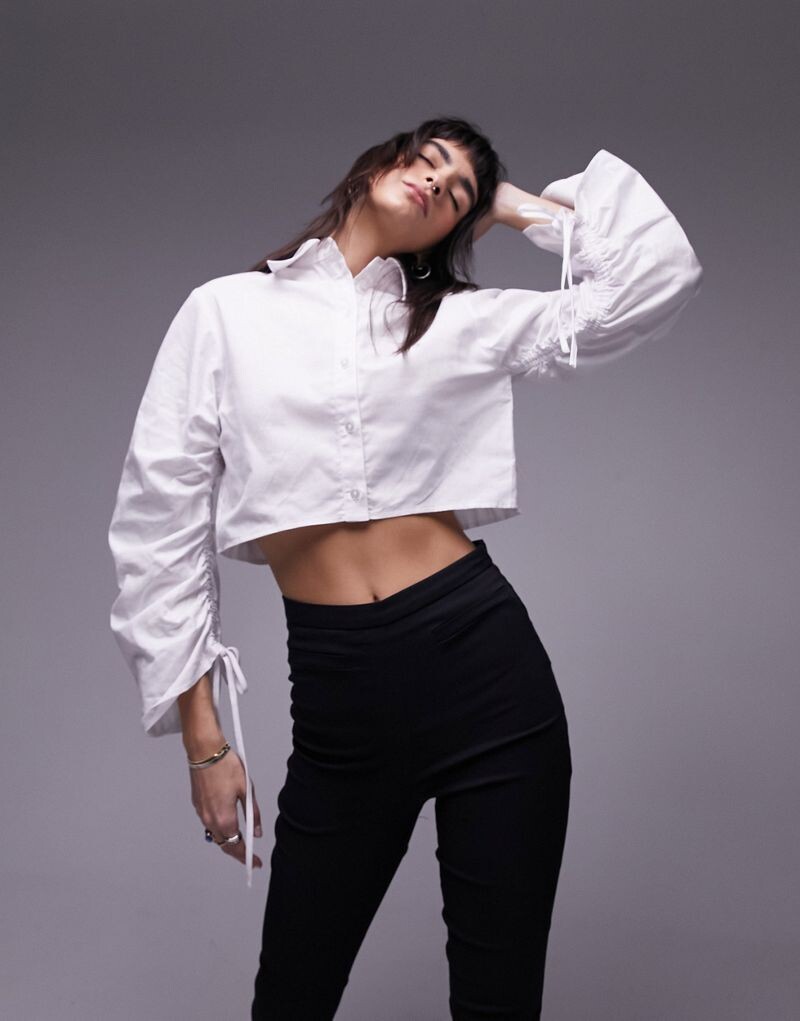 

Белая укороченная поплиновая рубашка со сборками на рукавах Topshop