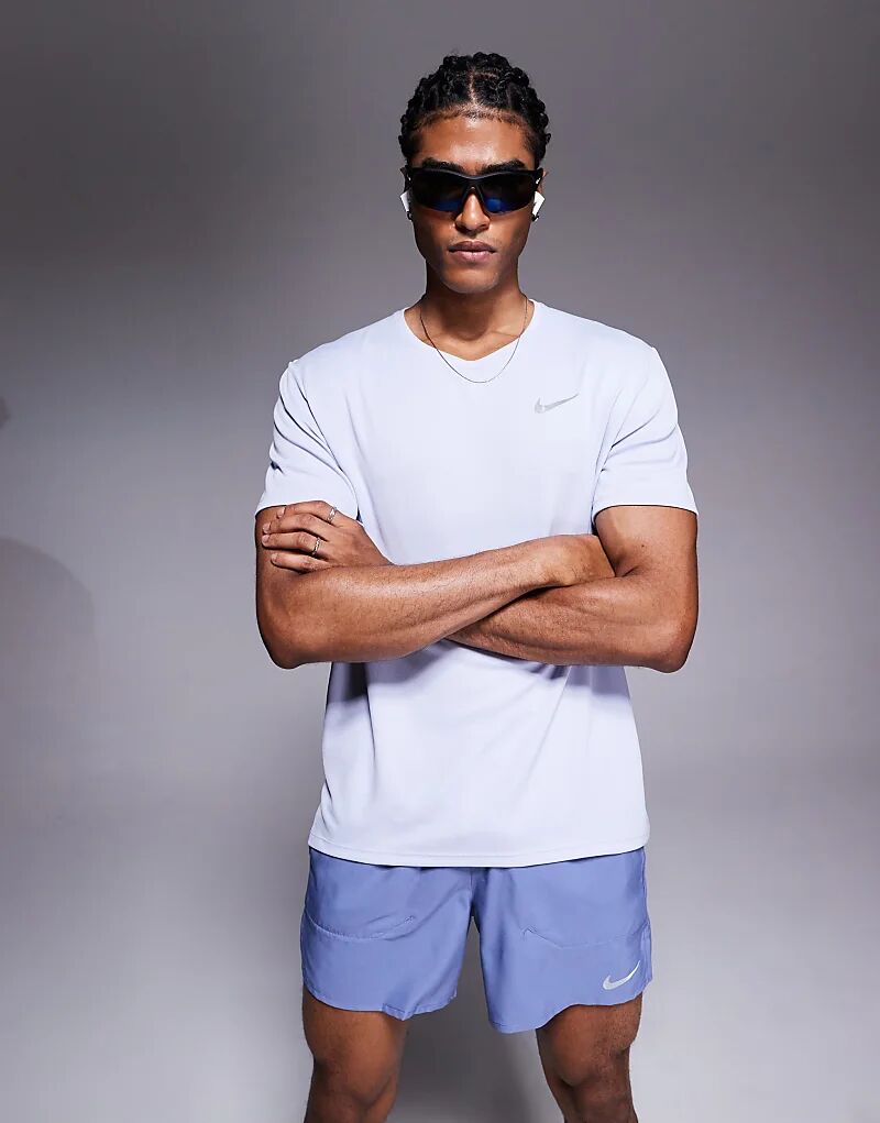 

Футболка Nike Running Miler Dri-FIT сиреневого цвета