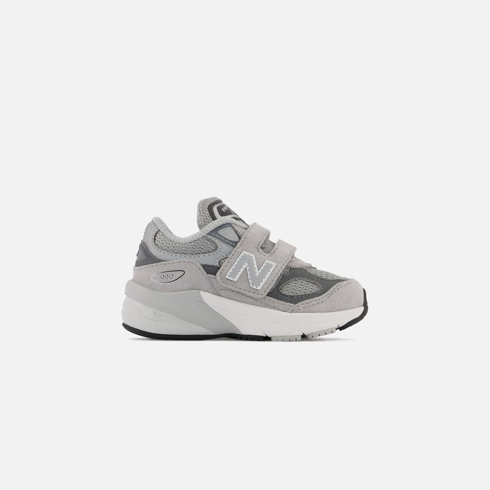 

Кроссовки New Balance PS FuelCell 990v6, цвет Grey/Silver
