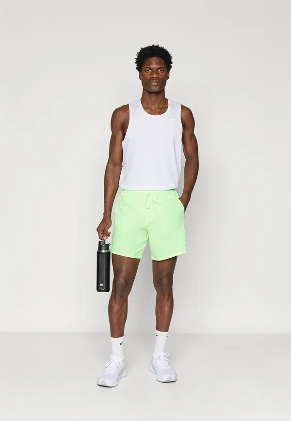Шорты спортивные Nike Performance Stride short, цвет лаймовый взрыв/отражающий серебристый — фото 2