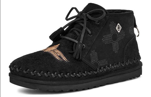 Зимние ботинки мужские Ugg короткие с вышивкой, черный — фото 3