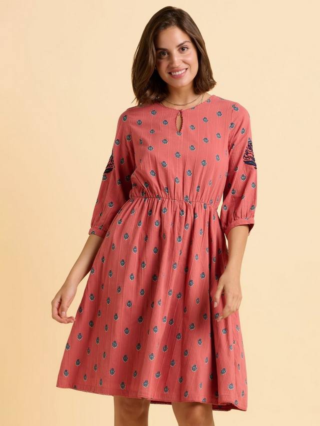 

Платье Rolling Cotton с цветочным принтом, силуэт Fit & Flare и круглым вырезом Brakeburn