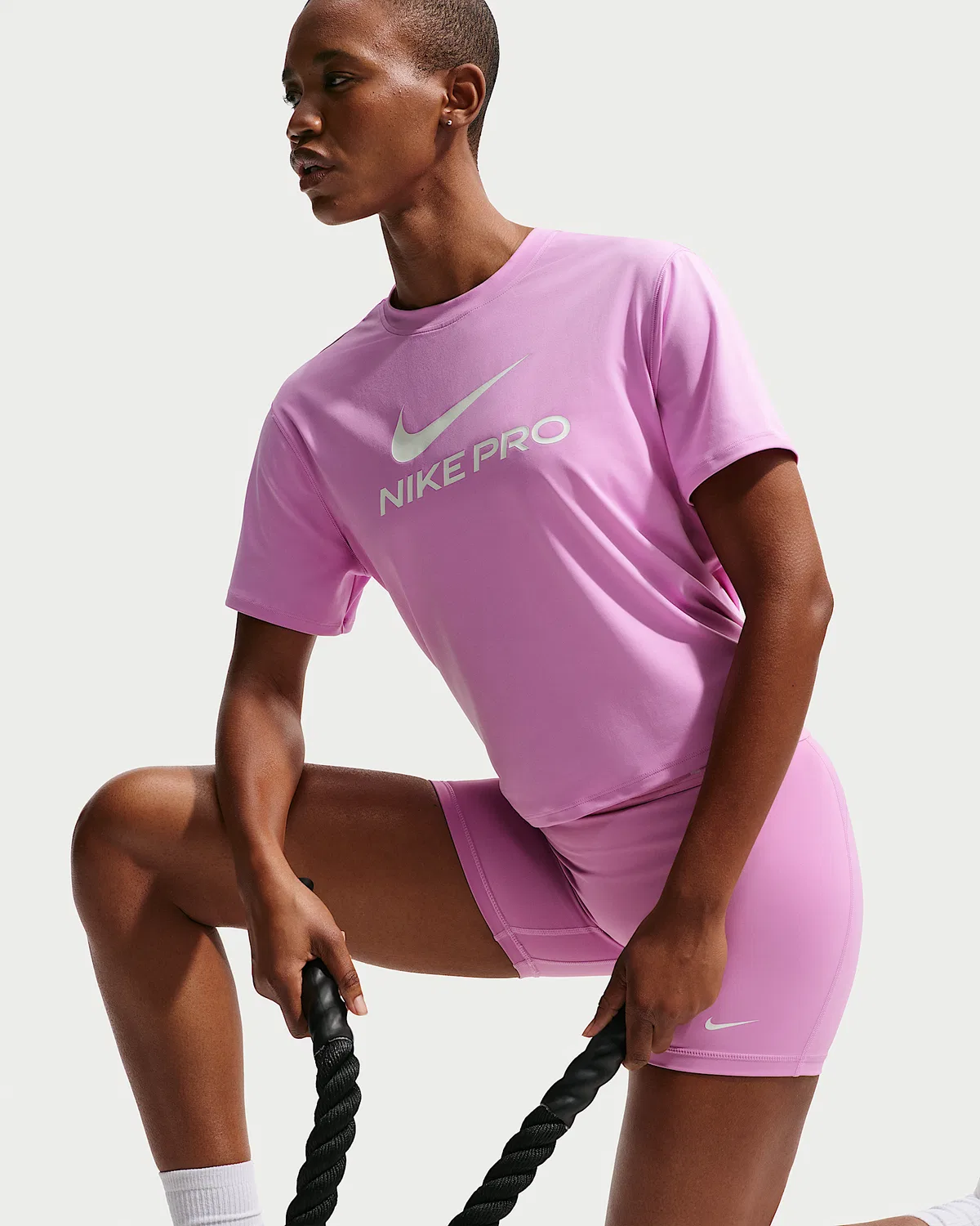 Женская свободная футболка Nike Pro, Light Magenta/White — фото 3