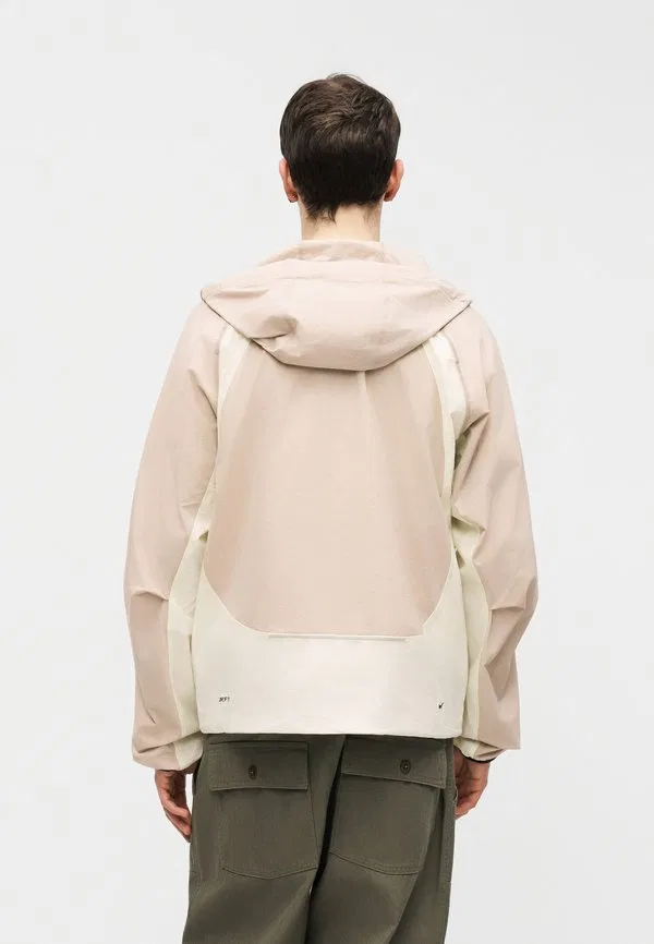 Легкая куртка Nike Sportswear, Cream/Volt Tint/Black — фото 4