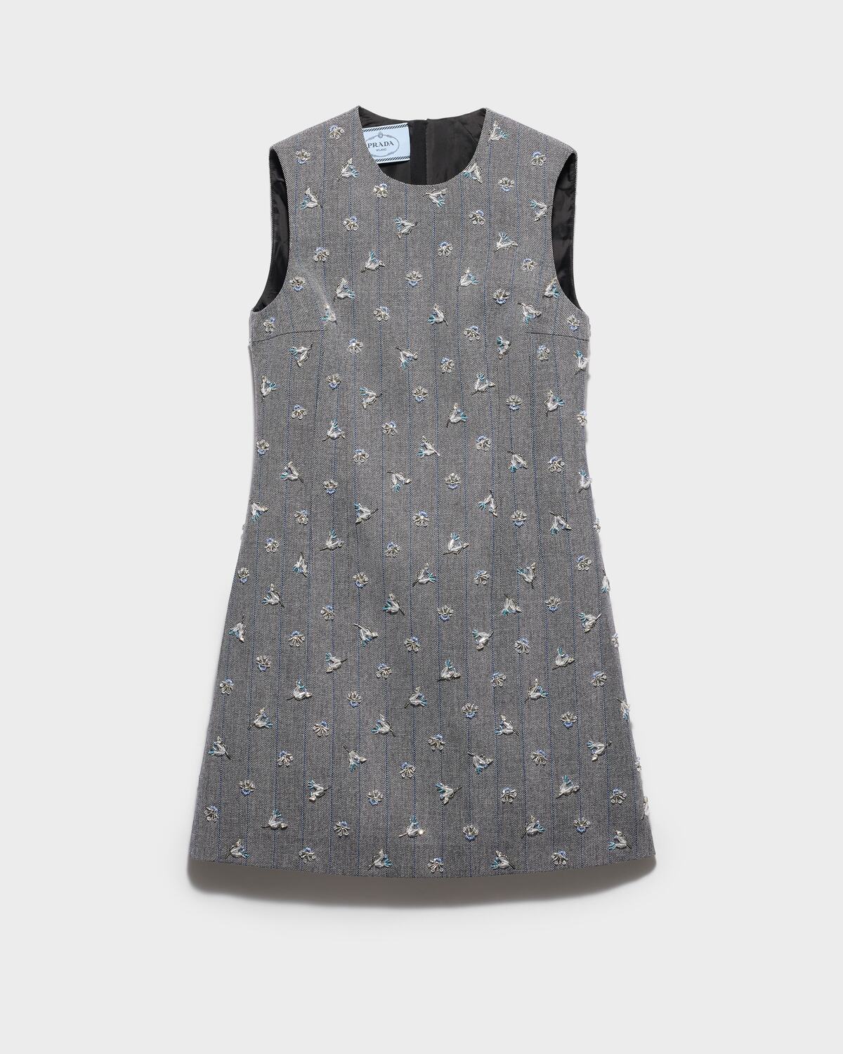 

Мини-платье в полоску с вышивкой Prada, антрацитовый серый