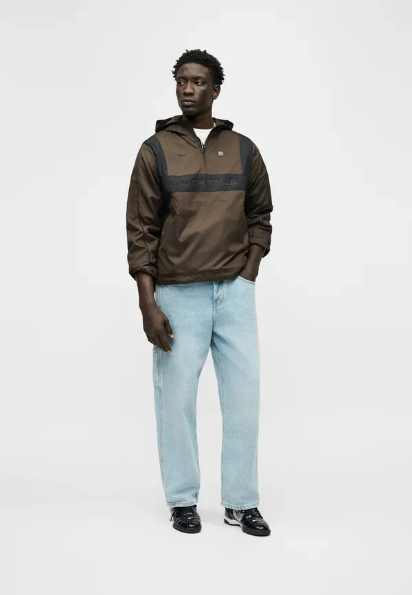 Куртка Nike Sportswear M nsw wvn hz jkt shox summer jacket, темный орех/черный — фото 3