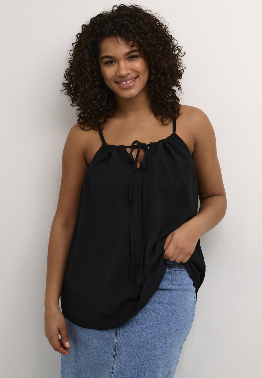 

Топ LILJA Kaffe Curve, цвет Black Deep
