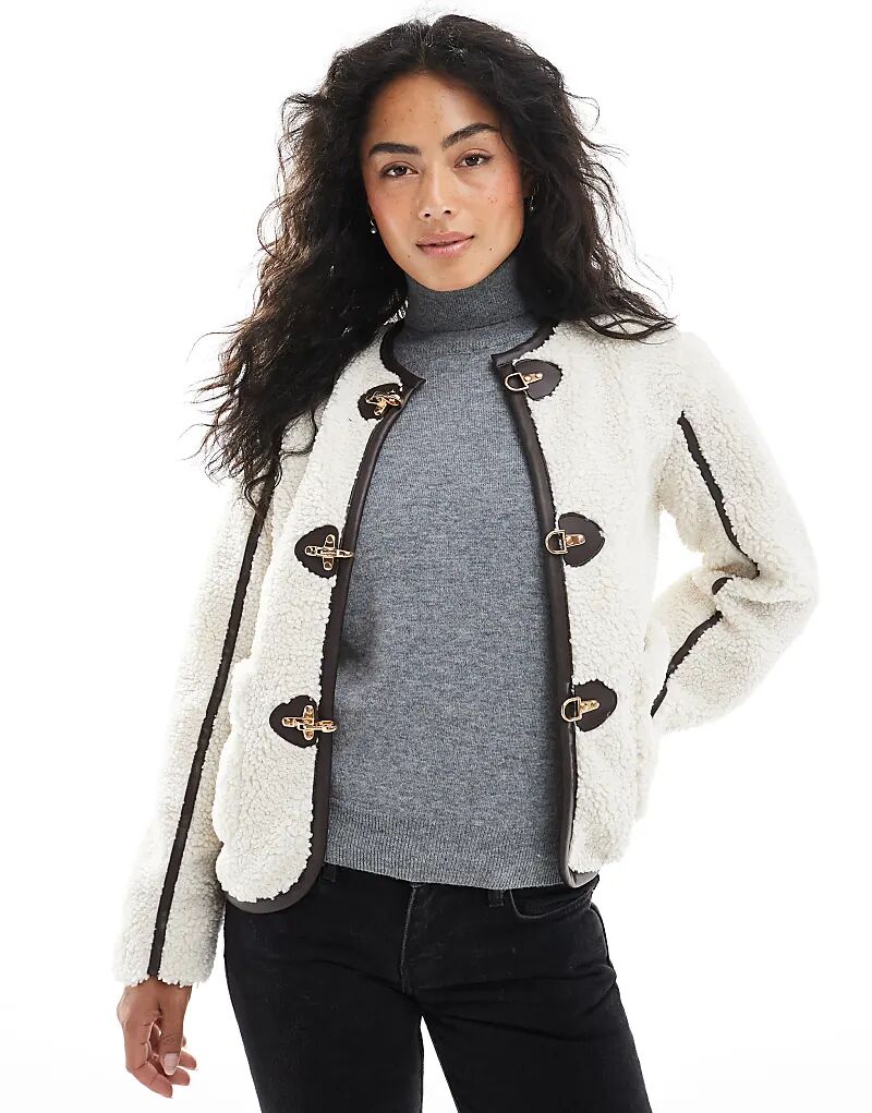 

Укороченная куртка Wednesday's Girl с застежкой-боргом кремового цвета