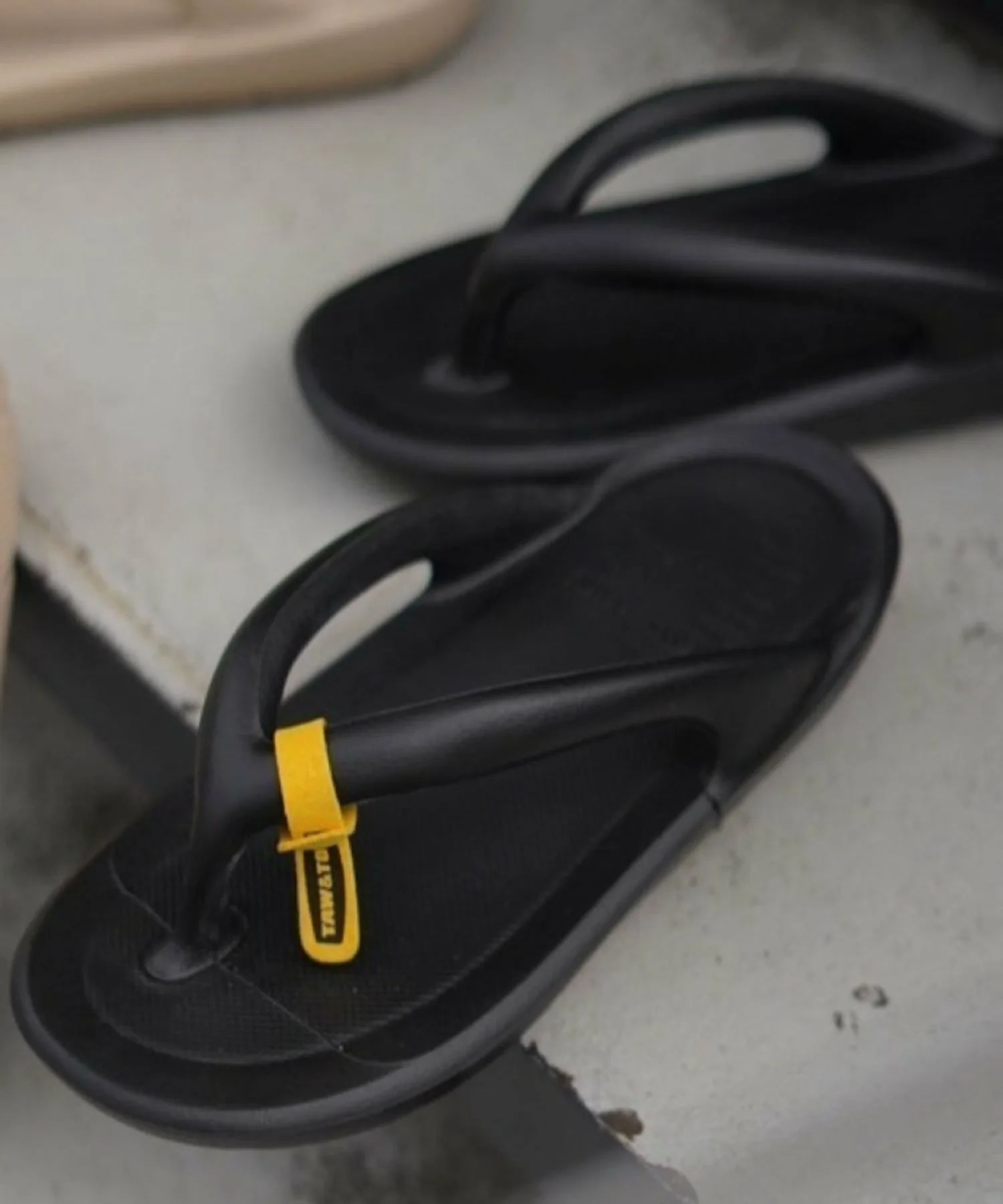 Сандалии TAW&TOE/TOE/ZEROVITY Flip Flog OG Royal Flash, black