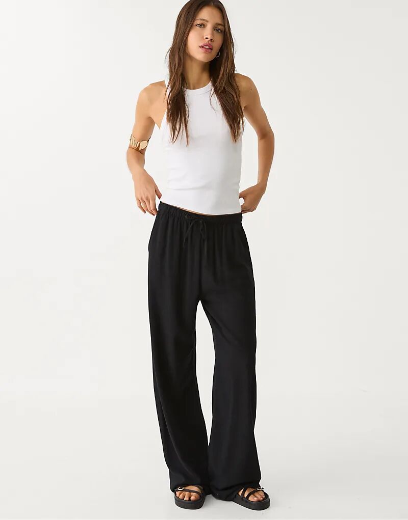 

Брюки Stradivarius Petite из льняной смеси черного цвета