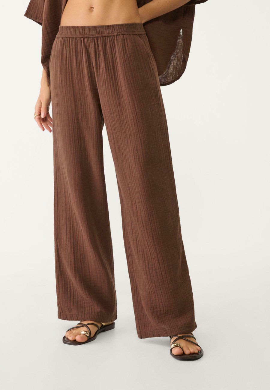 

Брюки Stradivarius Trousers, Dark Brown