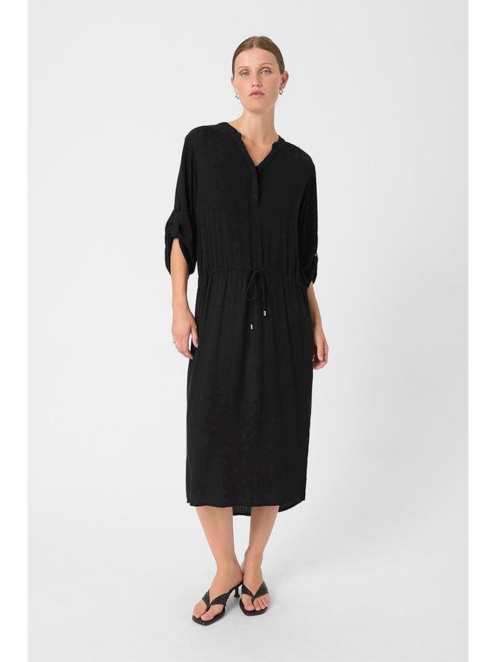 

Soaked in Luxury Платье в черном