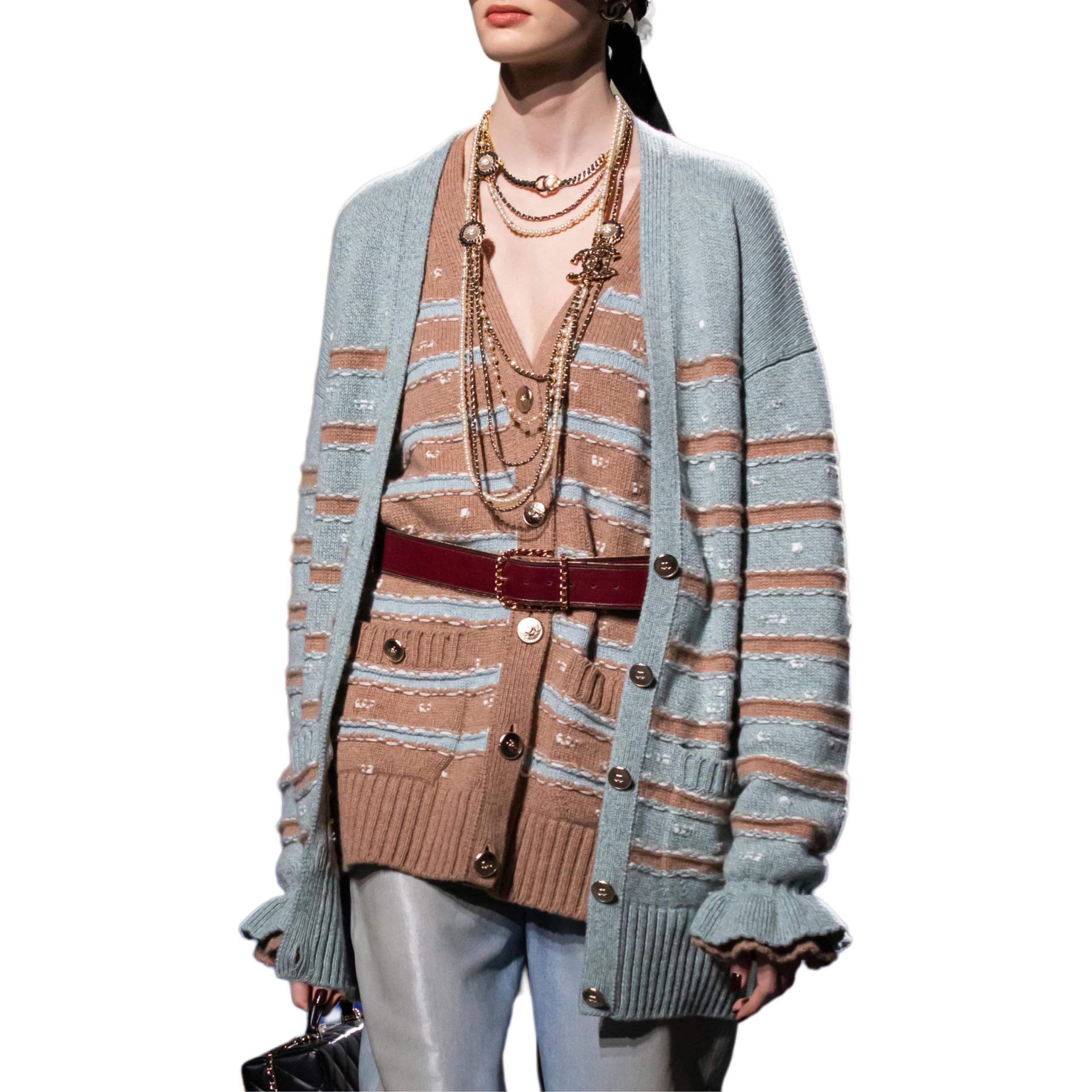 

CHANEL Джемпер женский светло-коричневый