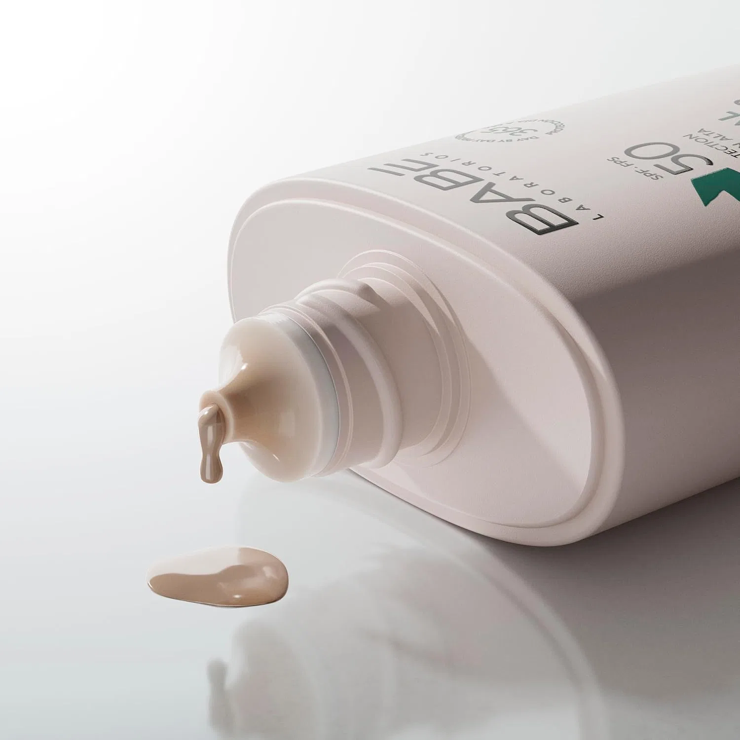 Минеральный солнцезащитный флюид с тоном «Super Fluid Mineral Colour SPF 50» от Laboratorios Babé Laboratorios Babe — фото 4