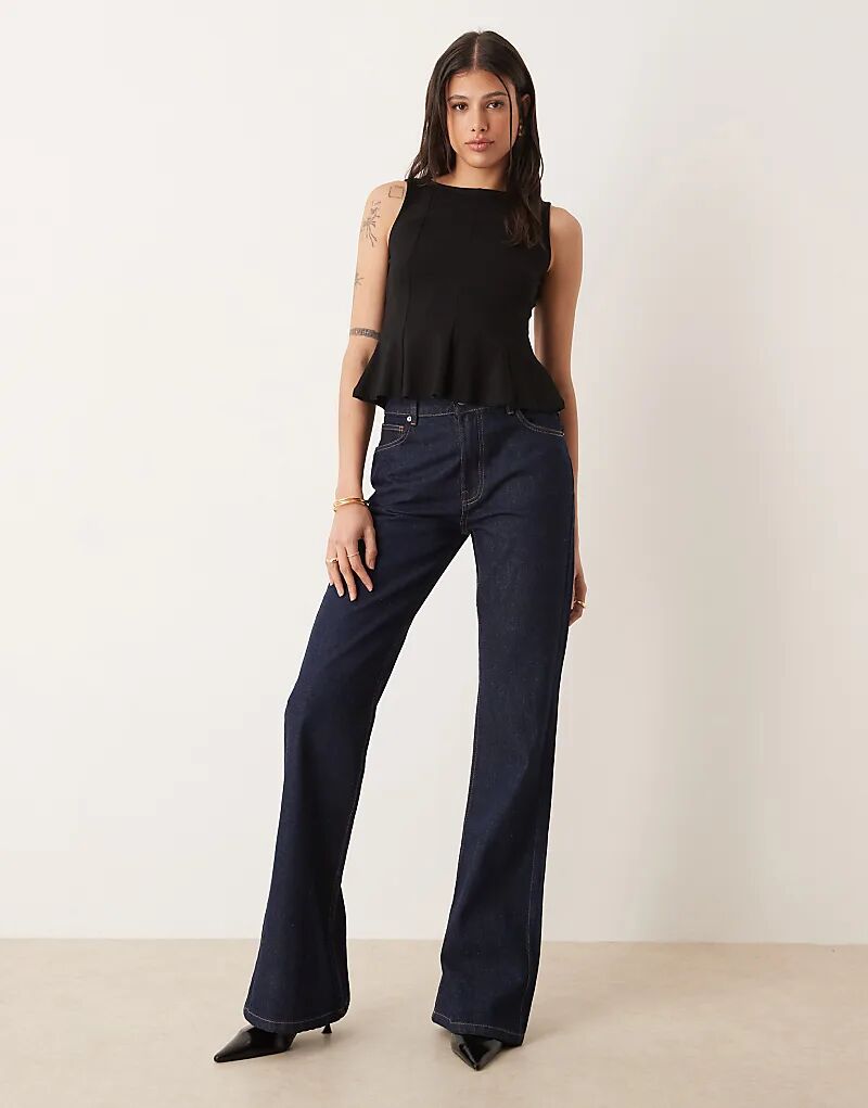 

Высокие свободные расклешенные джинсы ASOS DESIGN из полинявшего материала