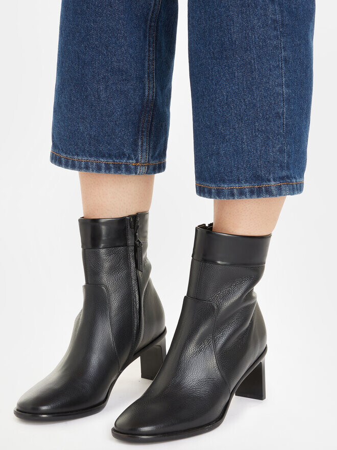 Ботильоны на блочном каблуке Curved Stil Ankle Boot 55 Calvin Klein, черный — фото 3