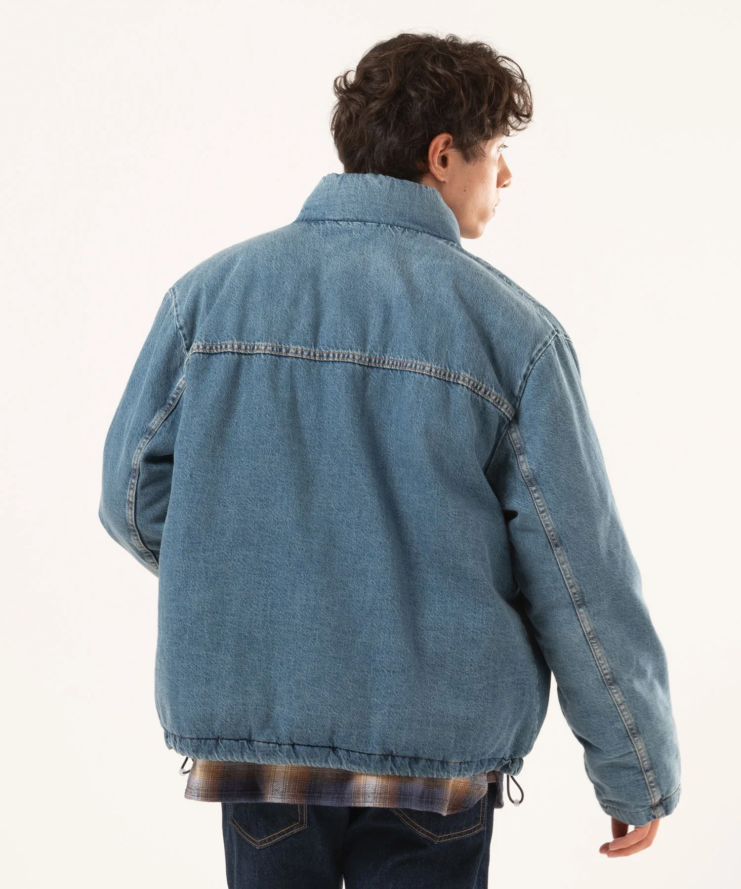Короткая пуховая куртка Levi's BRIGGS, цвет индиго. — фото 3