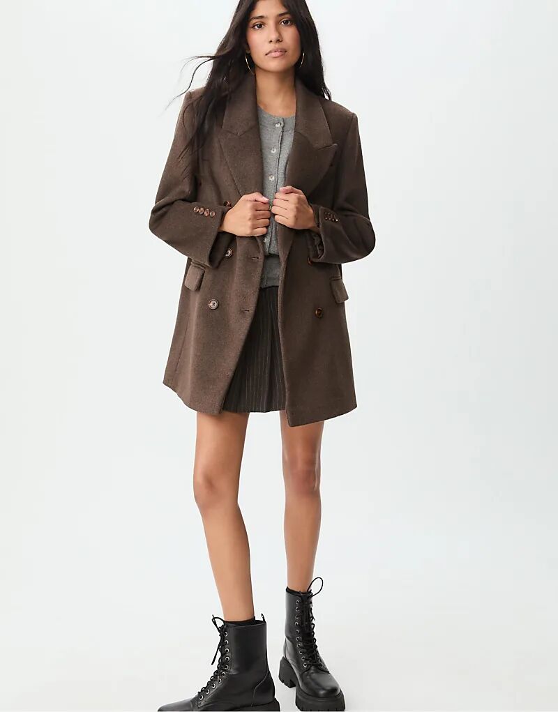 

Двубортное пальто Stradivarius прямого кроя коричневого цвета