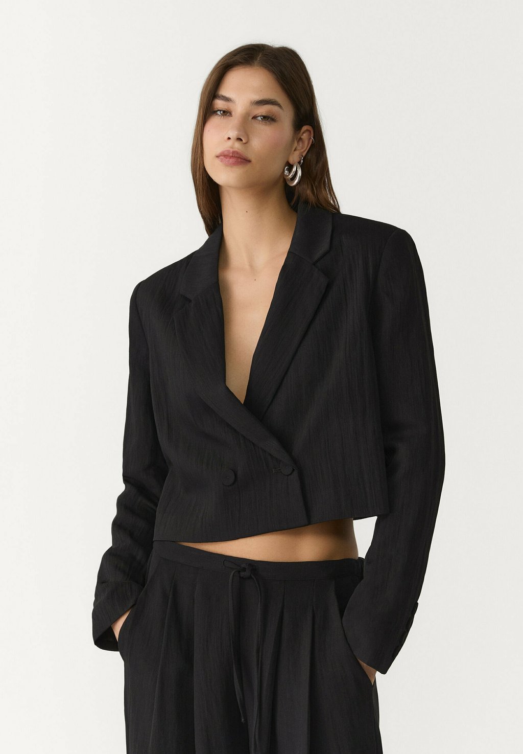 

Блейзер CROPPED WITH BACK TIES Stradivarius, черный