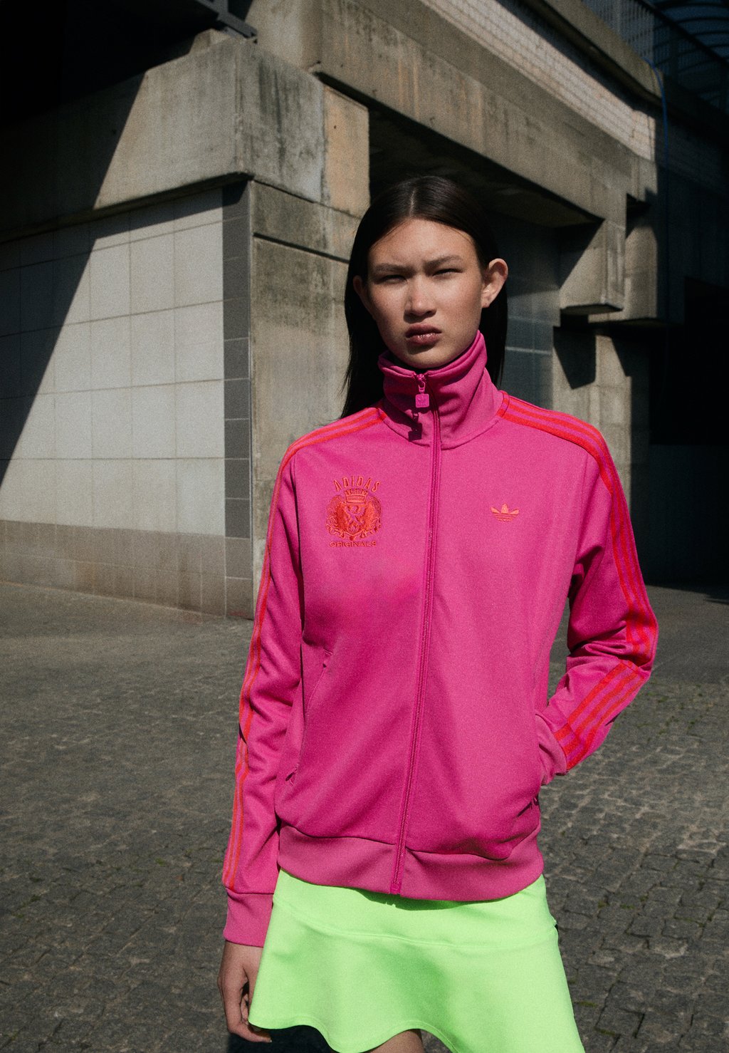 

Тренировочная куртка Adidas Originals, розовый