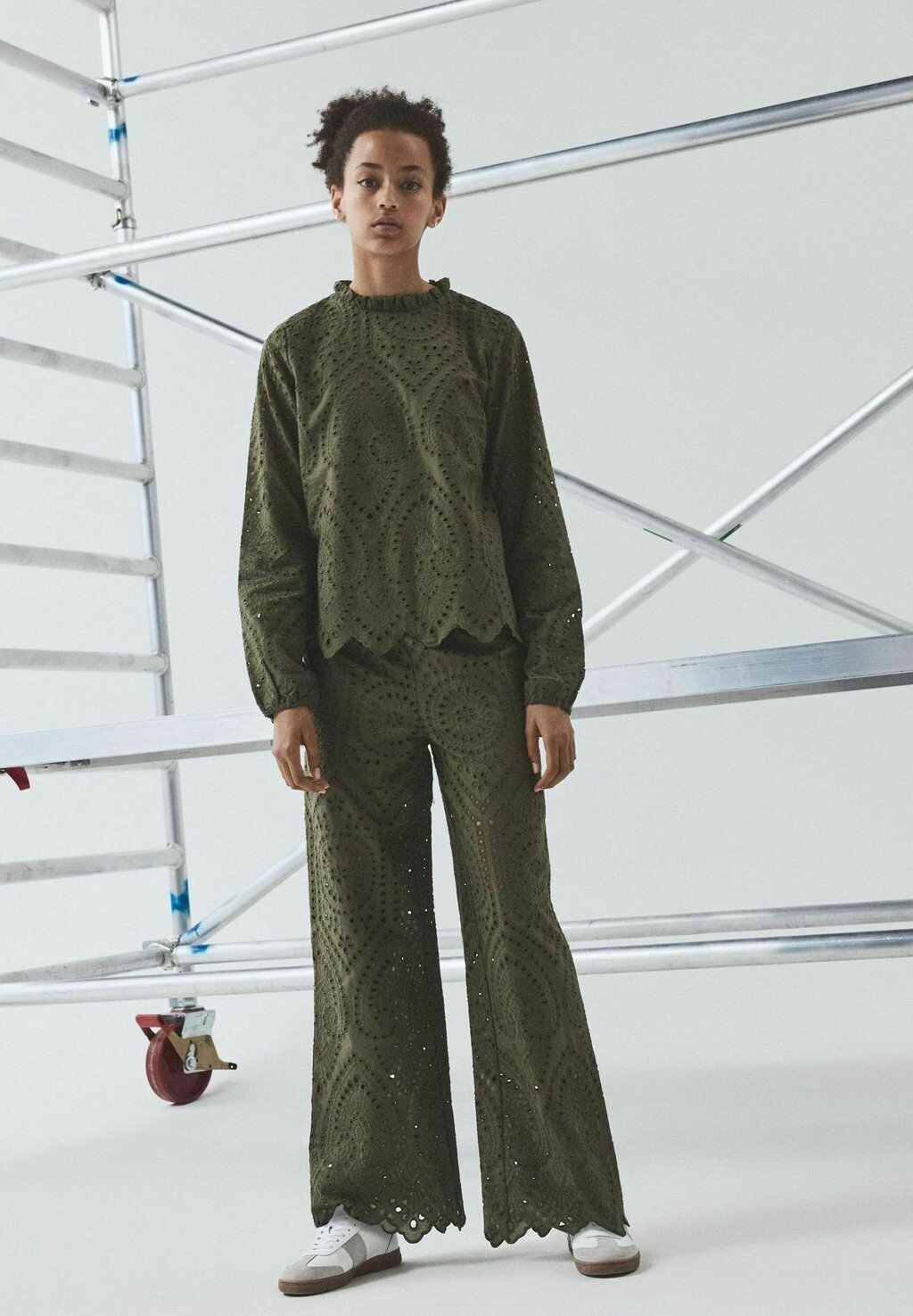 

Брюки WIDE FIT LMTD, цвет winter moss