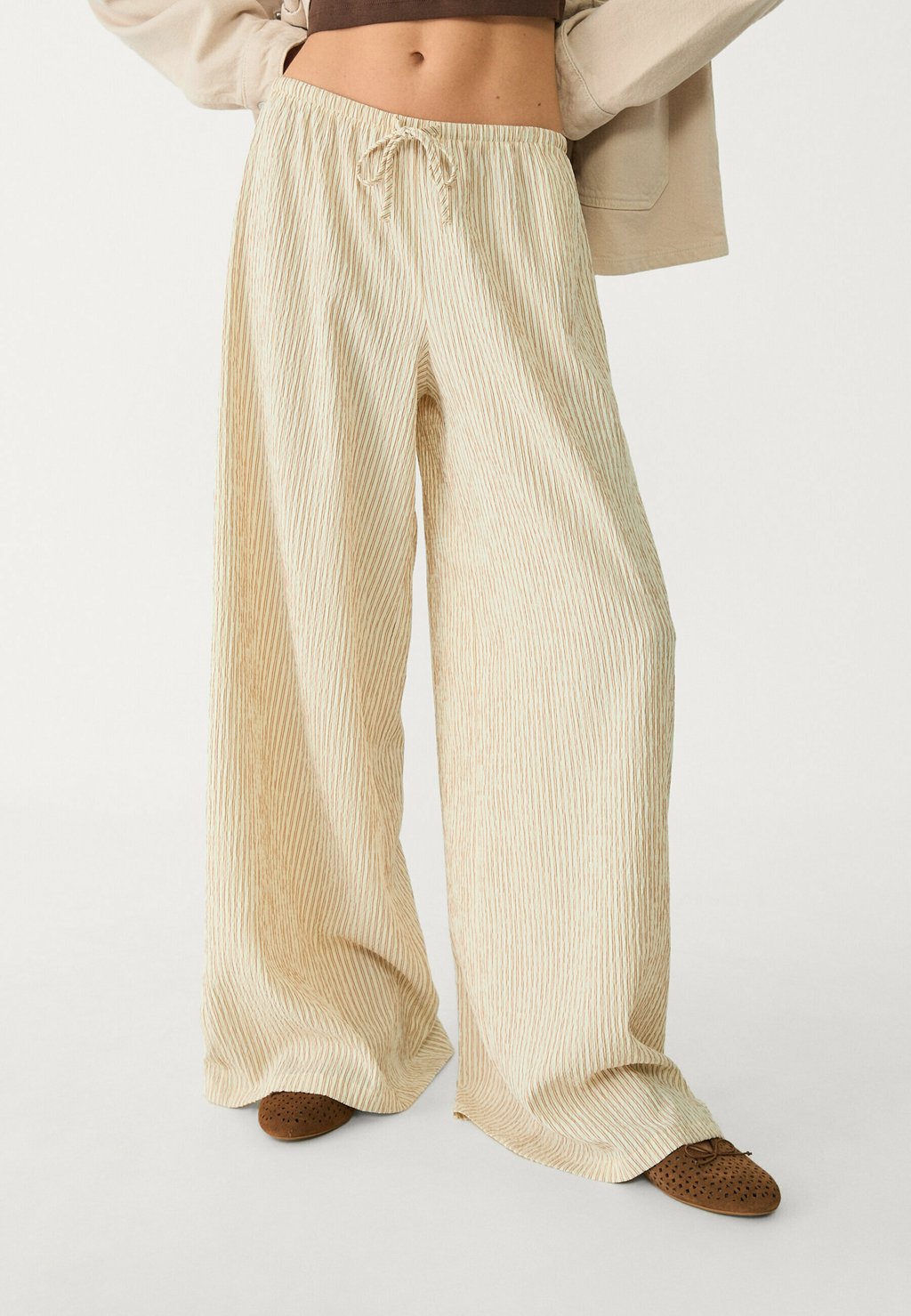 

Брюки Stradivarius, цвет Mottled Beige