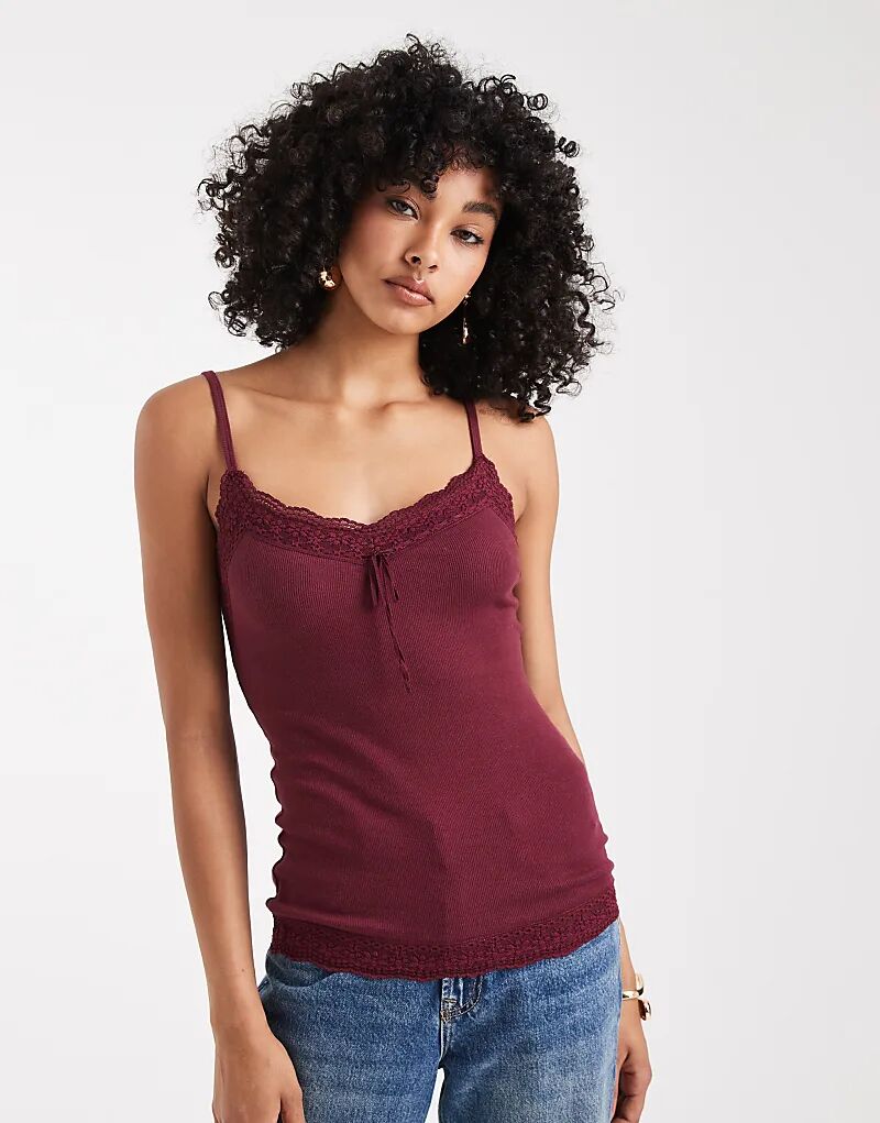 

Топ Hollister Y2K с кружевной отделкой и ажурным узором в бордовом цвете