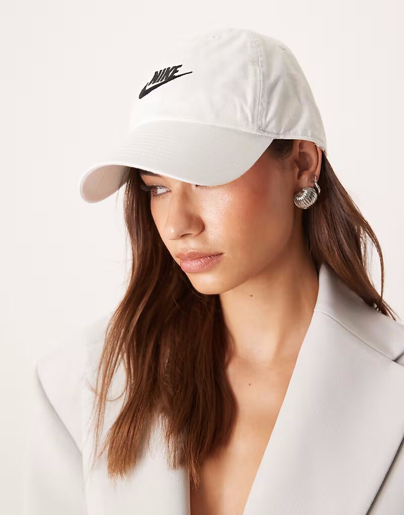 

Кепка Nike Club белого цвета