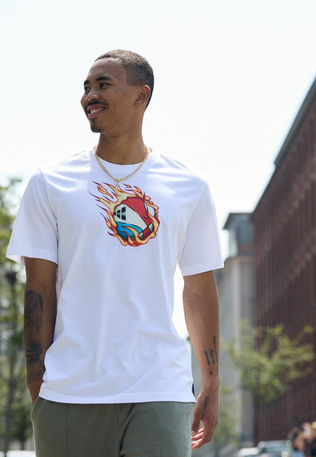 

Футболка с принтом ON FIRE GRAPHIC TEE adidas, белый