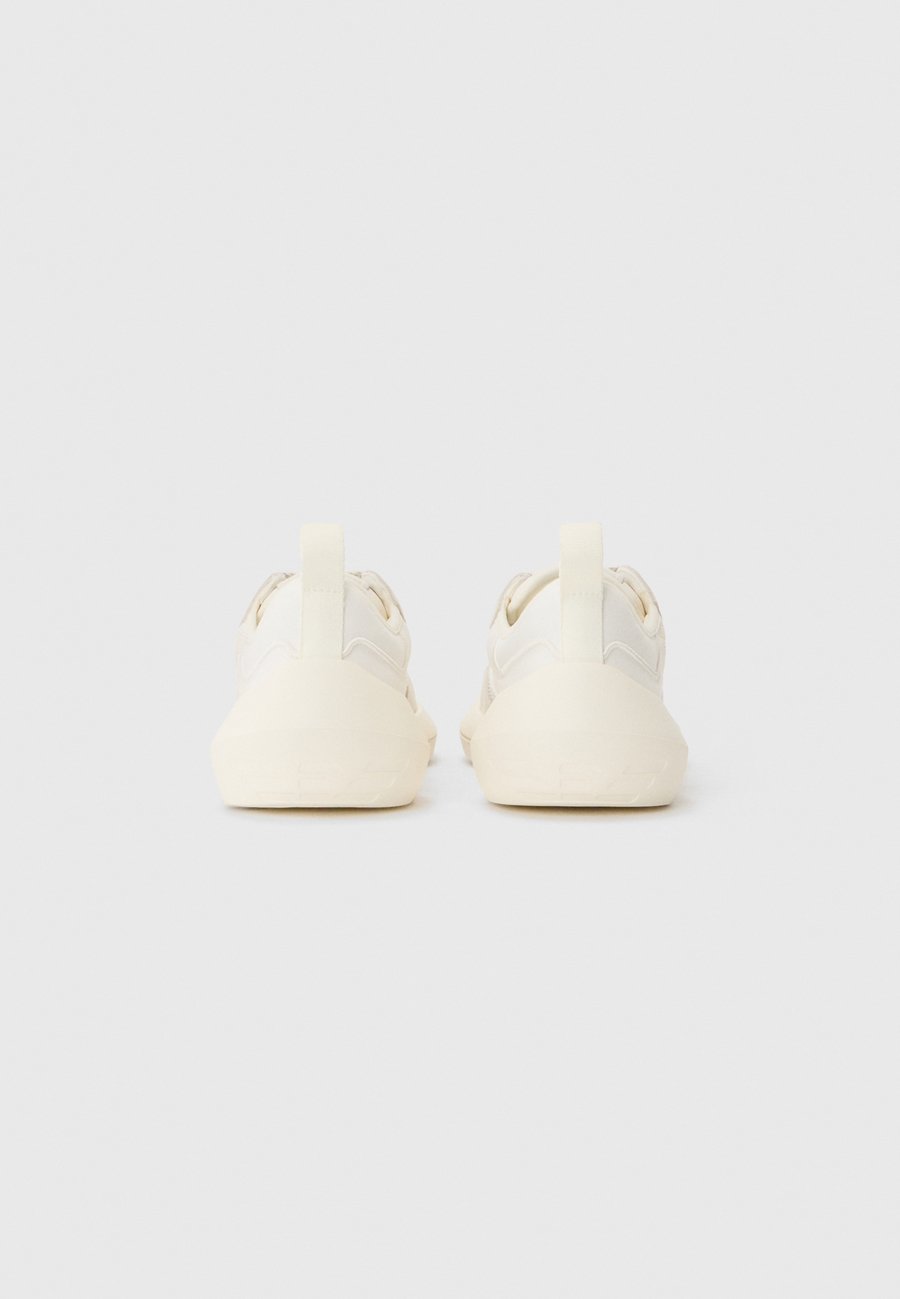 Кроссовки Emporio Armani Trainers, Off White/Off-White — фото 3