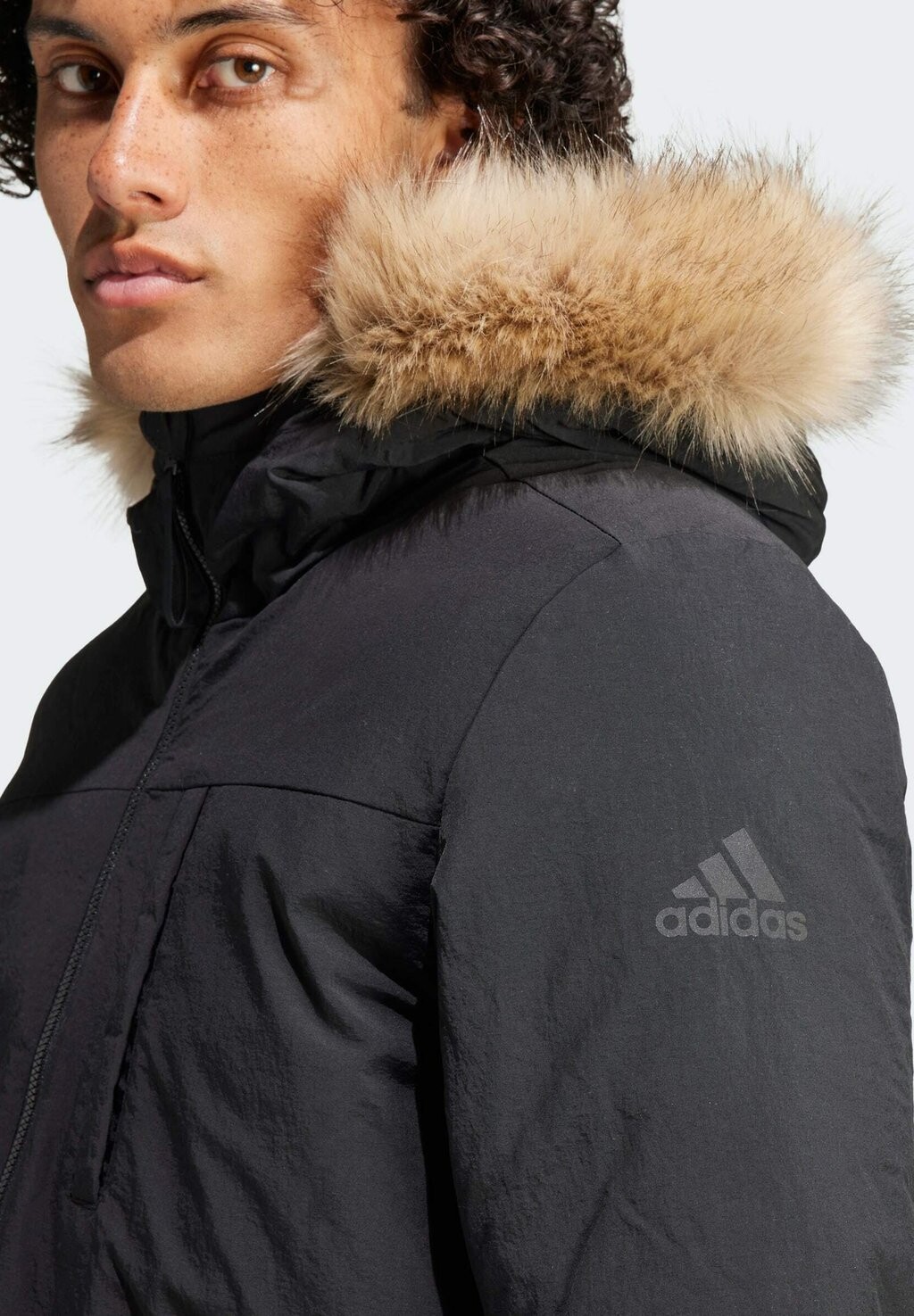 

Парка adidas, черный