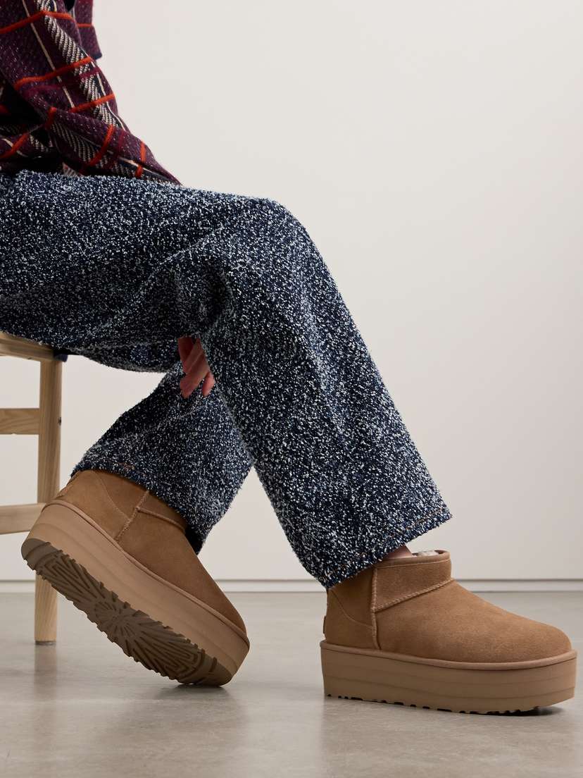 Классические ультрамини-сапоги из овчины на платформе Ugg, коричневый — фото 2