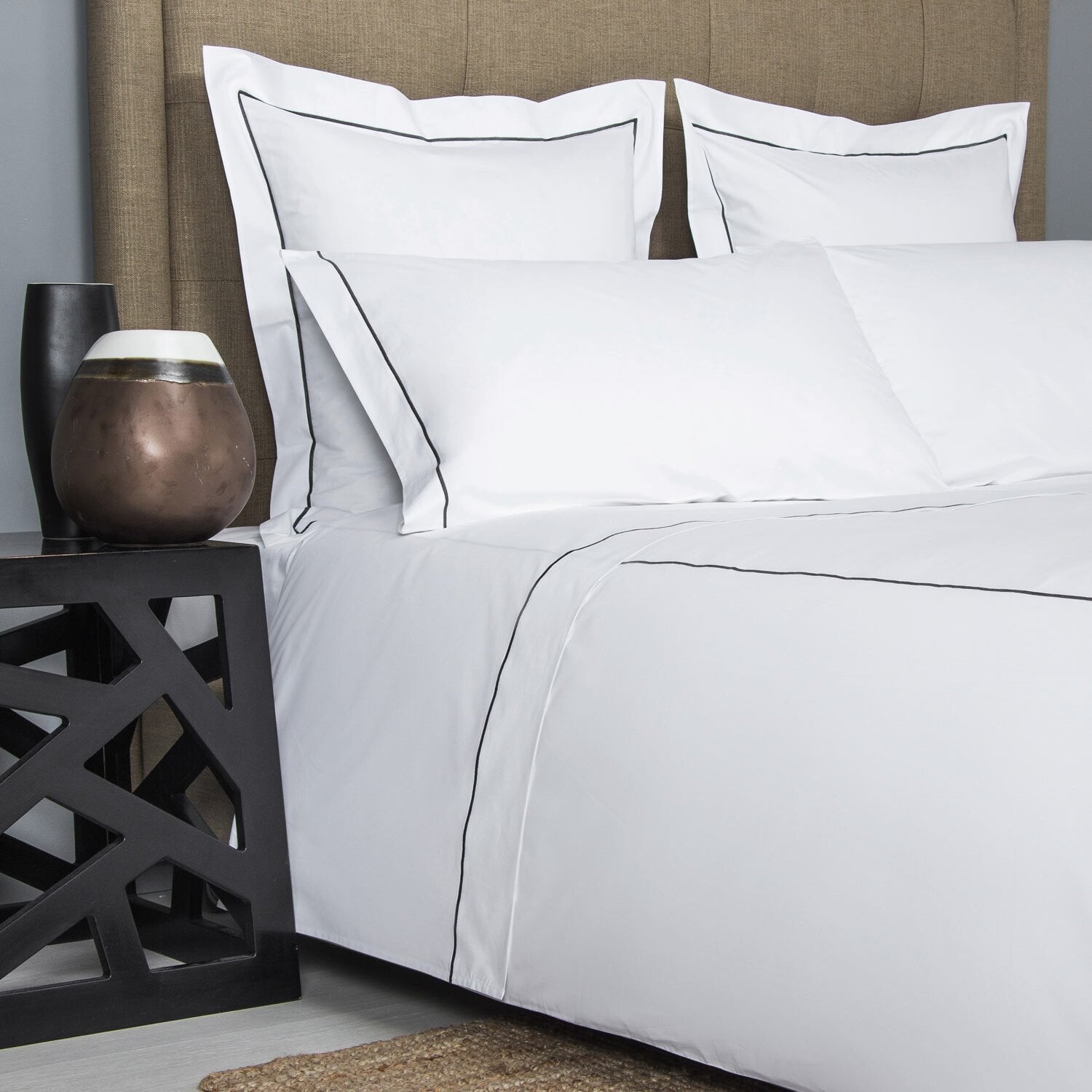

Набор простыней Frette One с бурдоном, цвет White/Grey