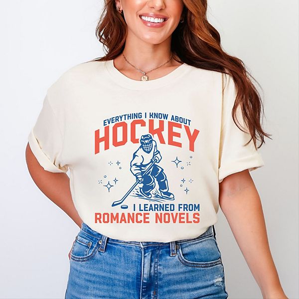 

Футболка с принтом Everything I know about hockey romance novels Simply Sage Market, Ivory, Зеленый, Футболка с принтом Everything I know about hockey romance novels Simply Sage Market, Ivory