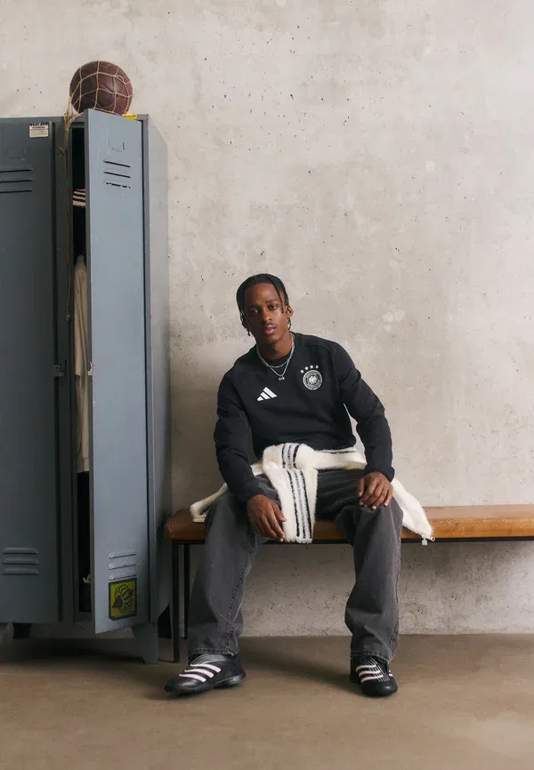 Футболка Adidas Performance Deutschland DFB Tiro Travel Crew National Team Wear, черный — фото 2