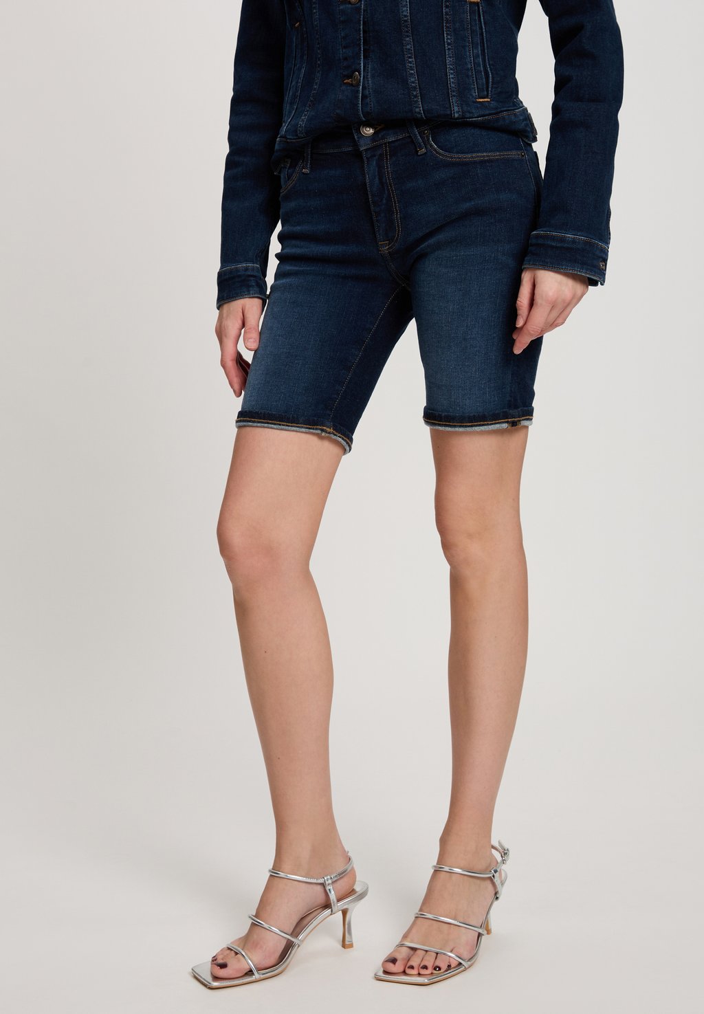 

Джинсовые шорты Cross Jeans, цвет Deep Blue Used